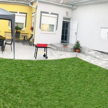 Viktor Apartmanház Zamárdi Exterior foto