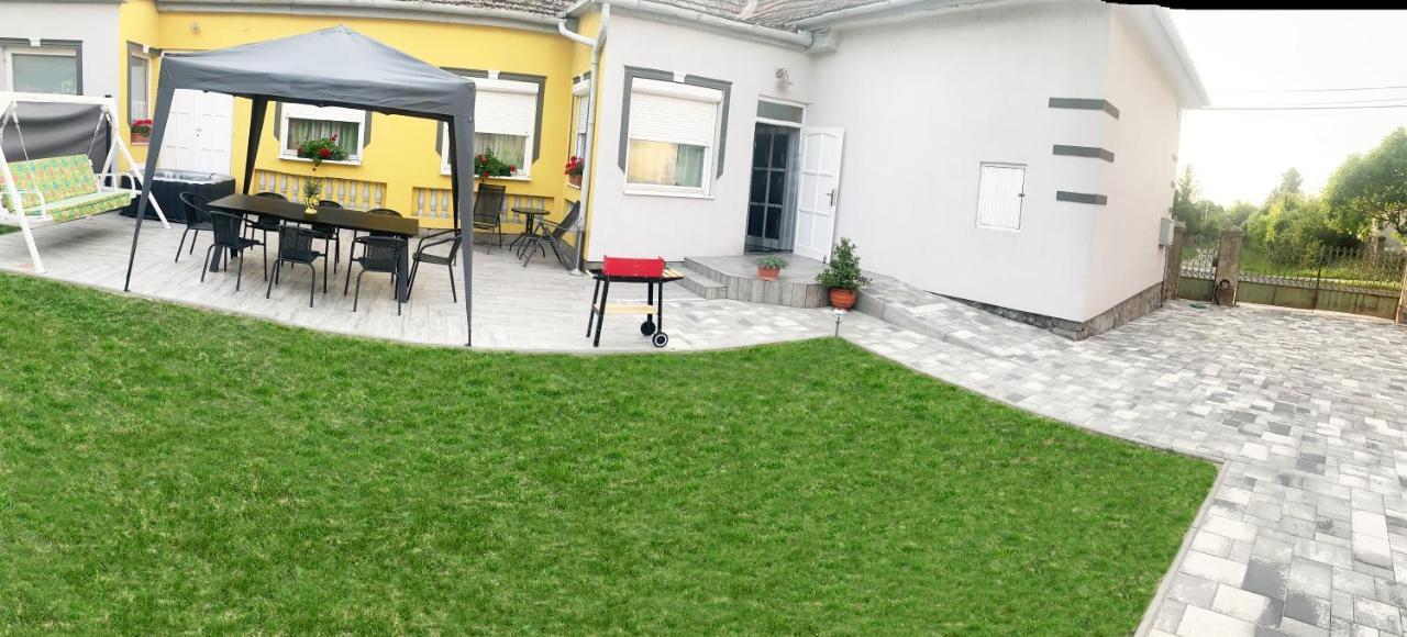 Viktor Apartmanház Zamárdi Exterior foto